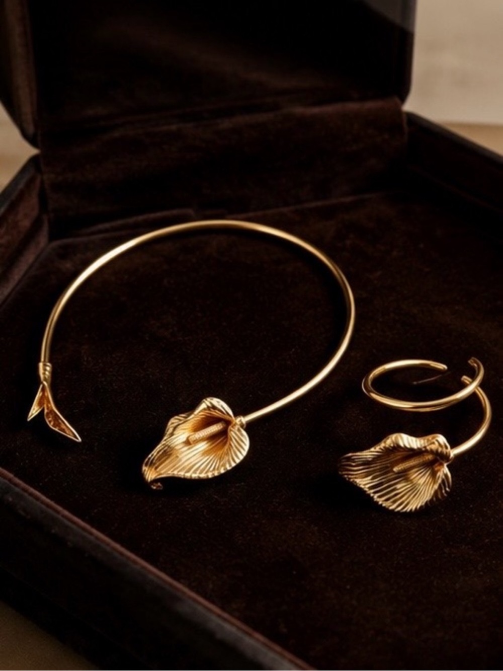 Vintage Gold Floral Leaf Choker and Open Bracelet Set